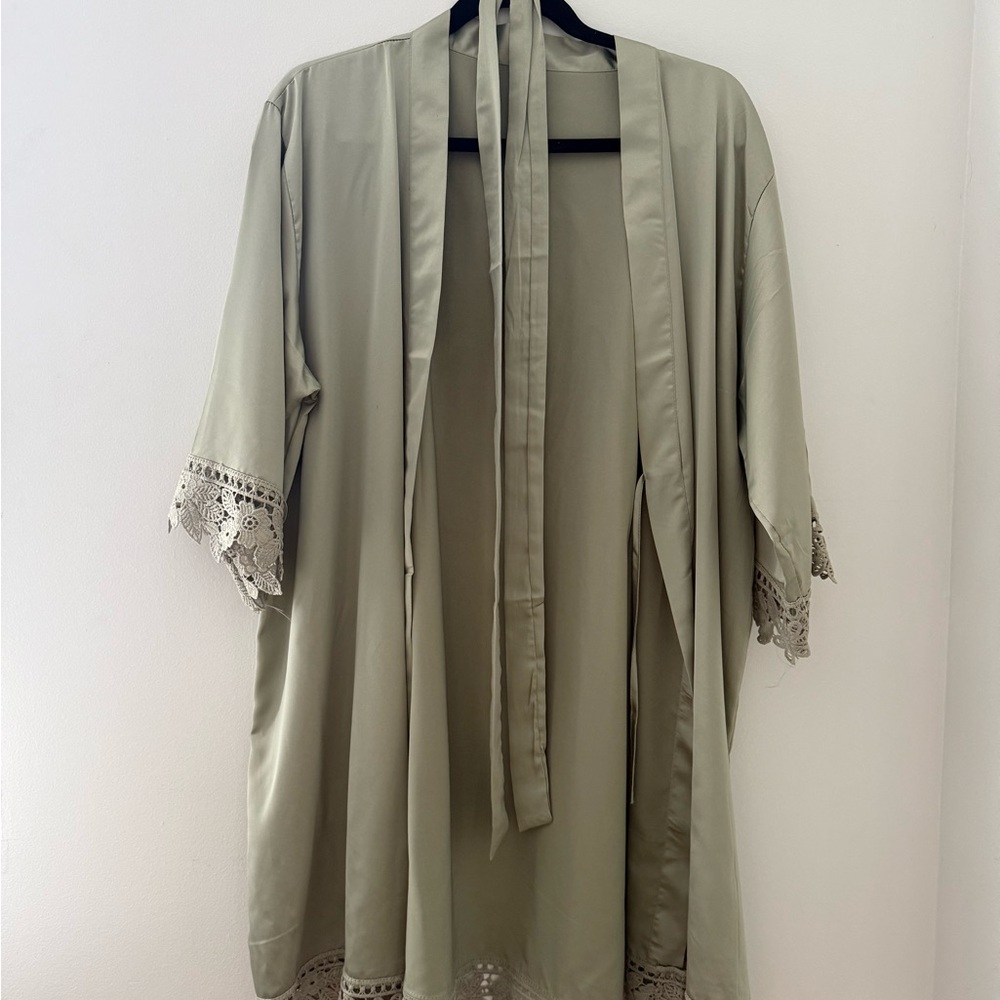 Elegant Lace Trim Kimono Robe